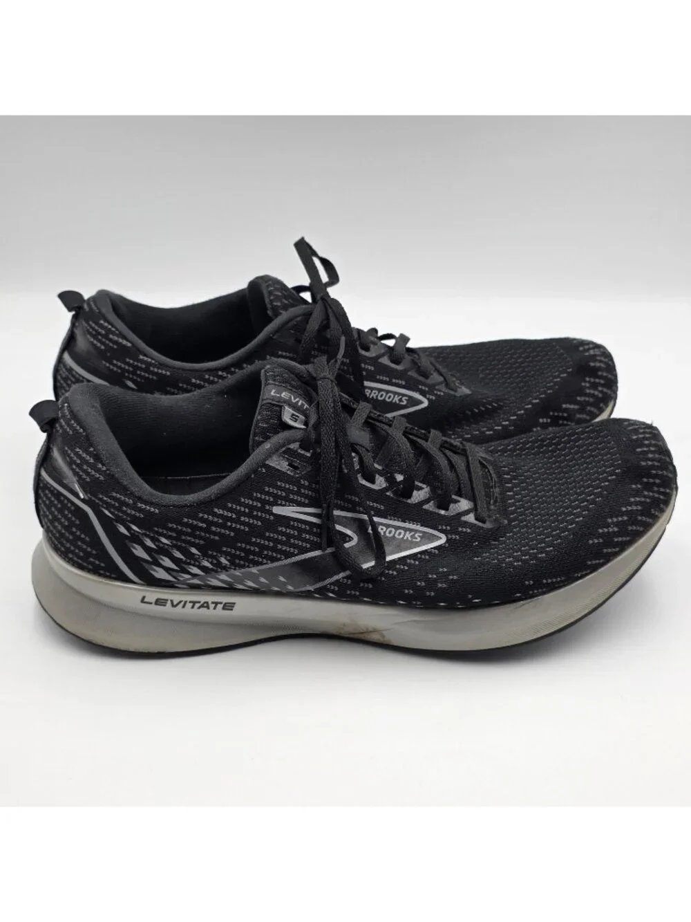 Brooks Levitate 5 Shoes Mens Size 12 Black Running Cushion 1103701D051